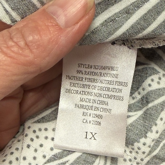 Como Blu 1X Black White Tropical Leaf Print Blouse V Neck Casual Summer Top - Picture 7 of 9